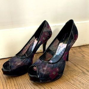 Never worn! Beautiful heels
